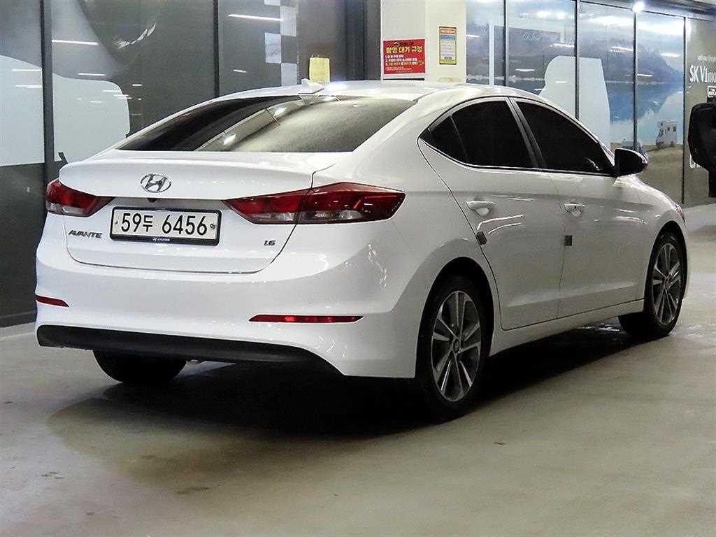 HYUNDAI Avante - Vista 4