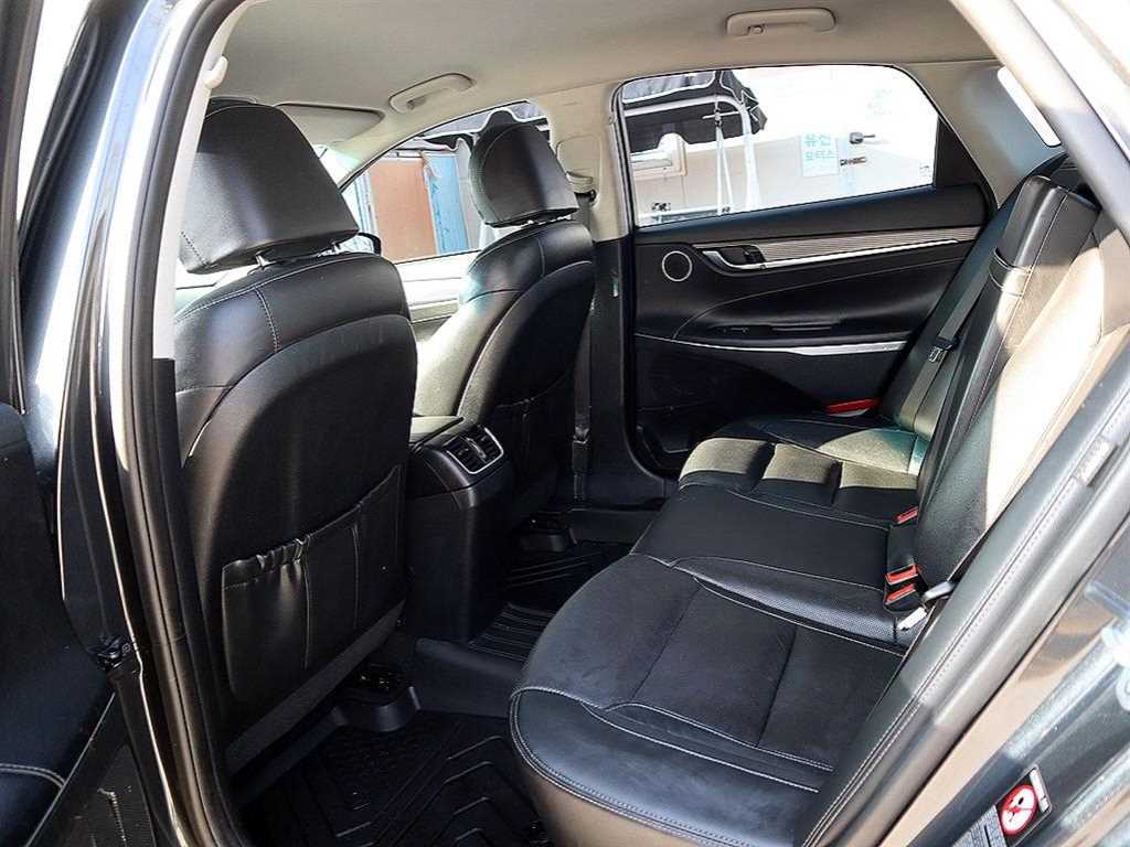 HYUNDAI Grandeur - Vista 7