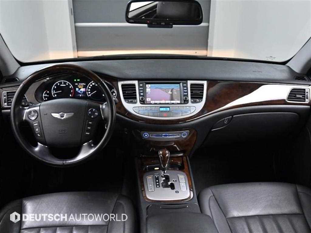 HYUNDAI Genesis - Vista 7