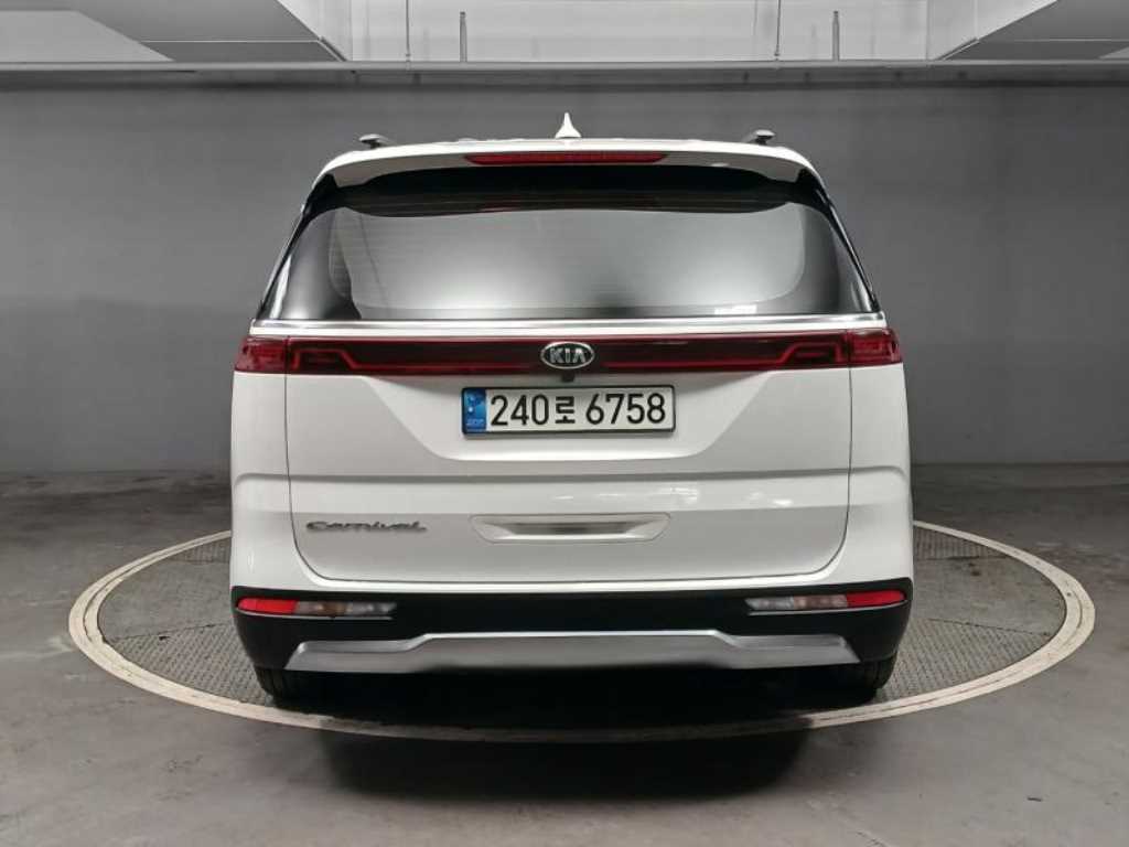 KIA Carnival - Vista 5