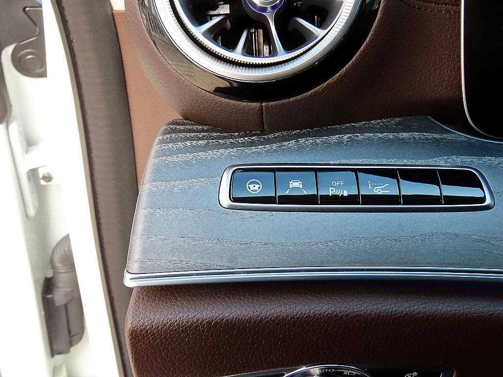 Mercedes Benz CLS Class - Vista 12