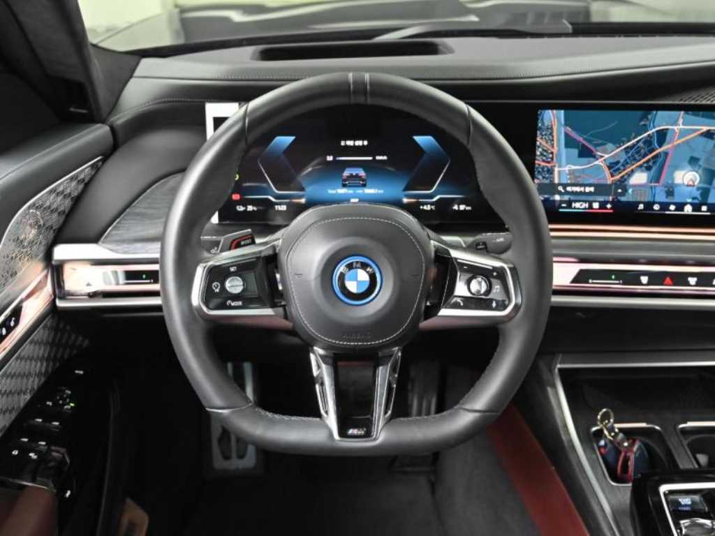 BMW i7 - Vista 12