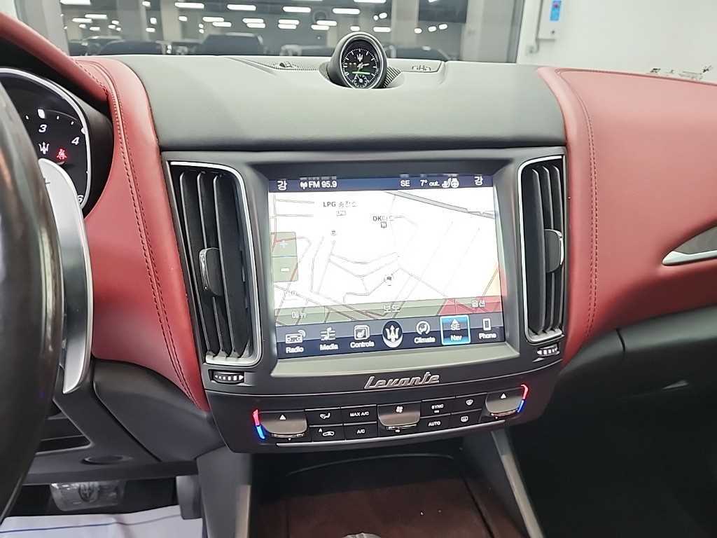 Maserati Levante - Vista 10