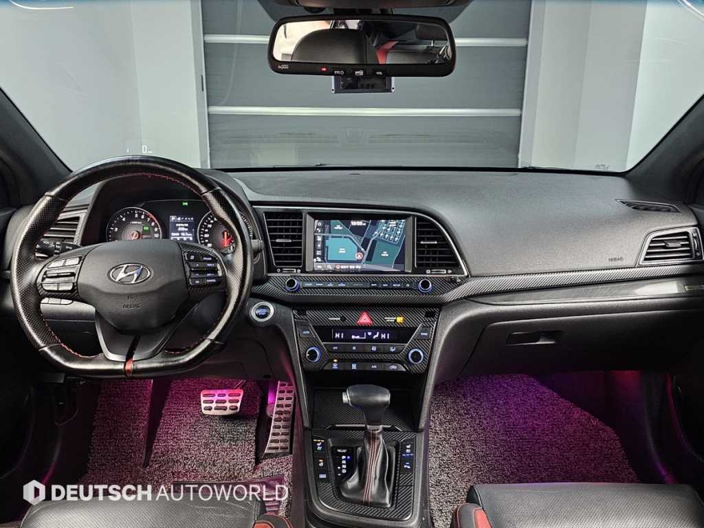 HYUNDAI Avante - Vista 7