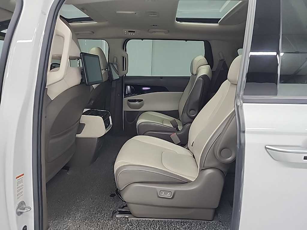 KIA Carnival - Vista 12