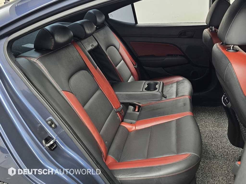 HYUNDAI Avante - Vista 12