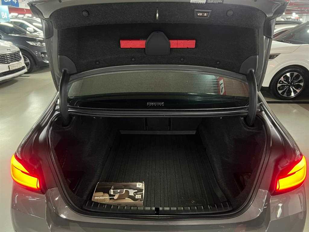 BMW 5 Series 2022 Gris - Importación desde Corea - HF Imports Iquique - Foto 17