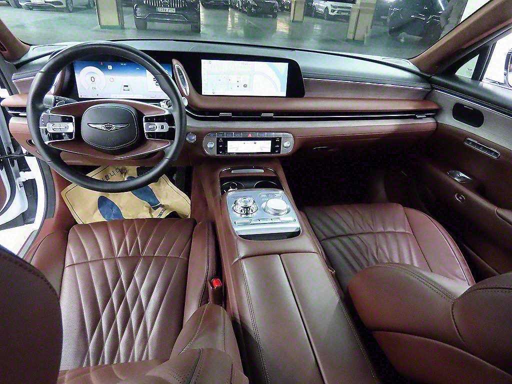 Genesis G90 - Vista 7