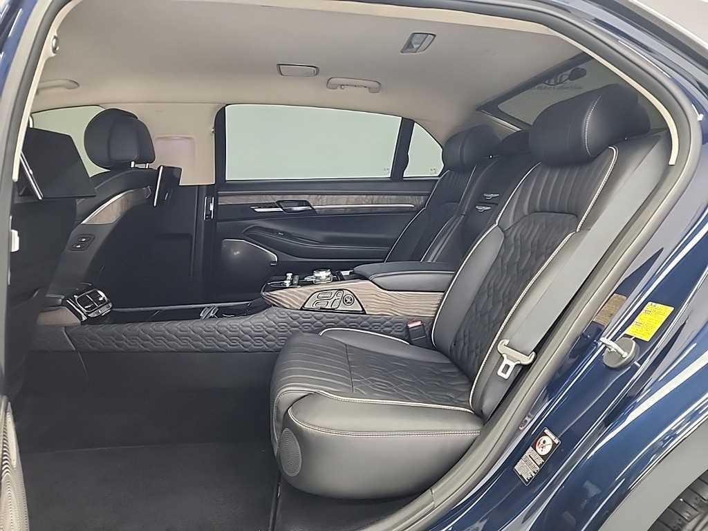 Genesis G90 - Vista 12