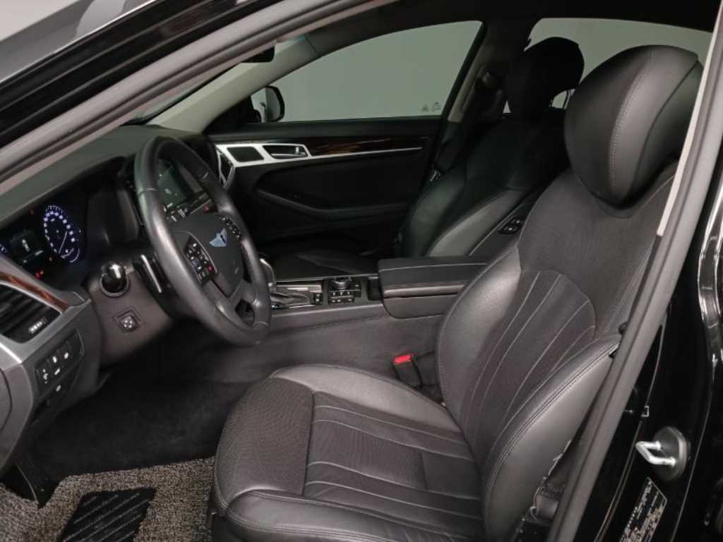 HYUNDAI Genesis - Vista 7