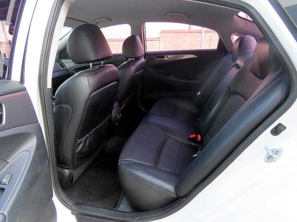 HYUNDAI Sonata - Vista 6