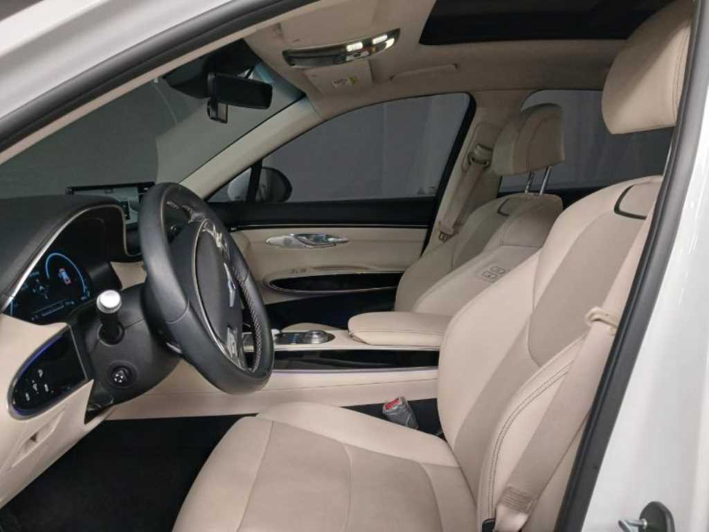 Genesis GV70 - Vista 7