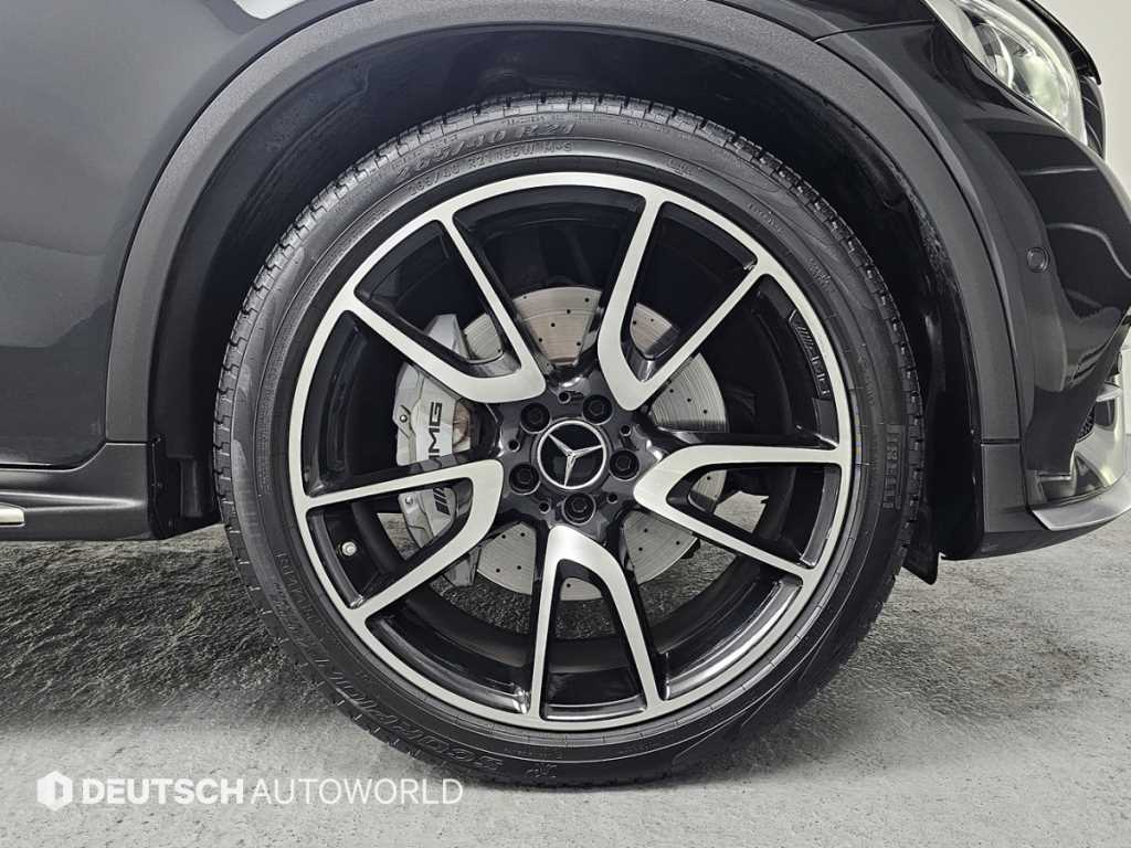 Mercedes Benz GLC Class - Vista 5