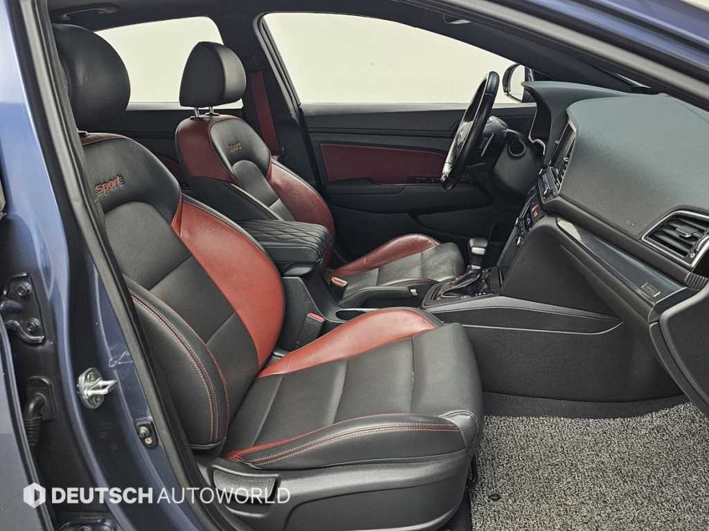 HYUNDAI Avante - Vista 10