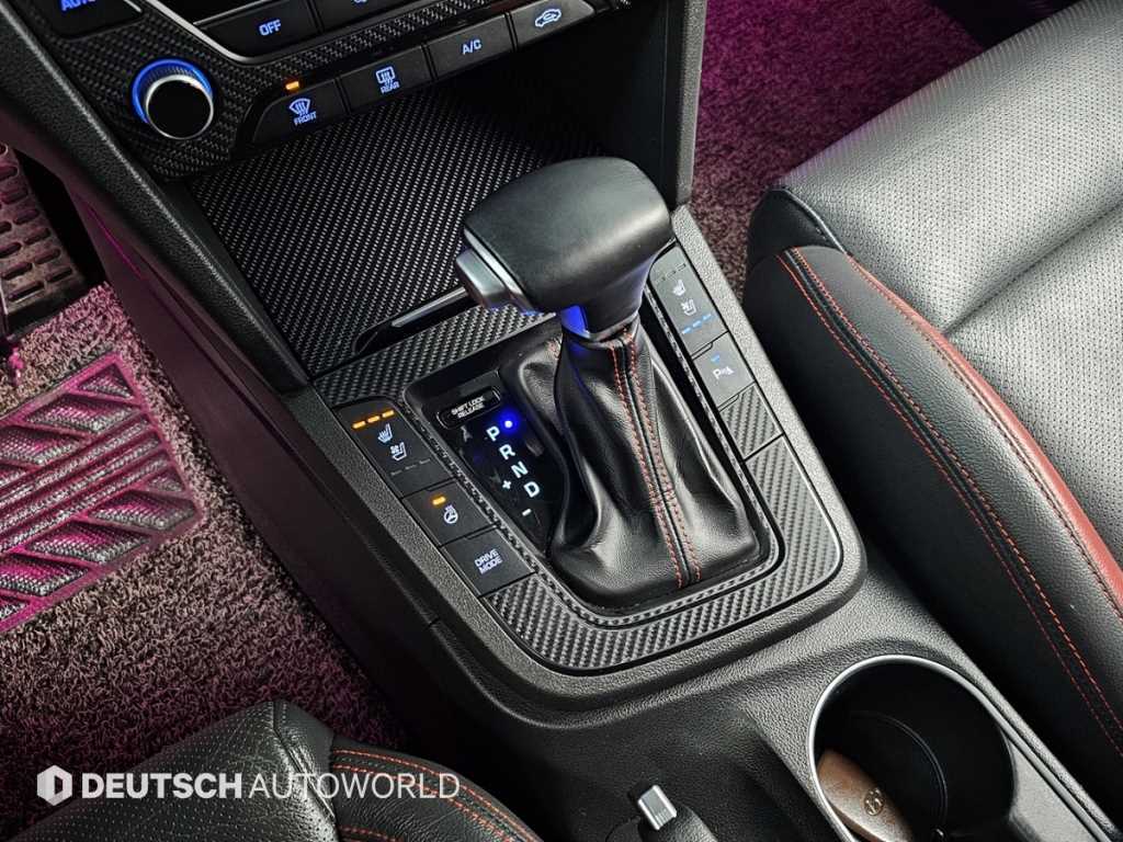 HYUNDAI Avante - Vista 9