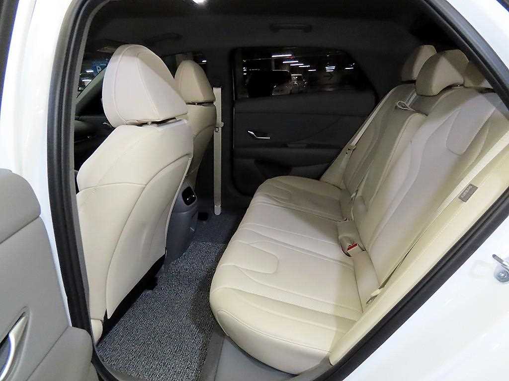 HYUNDAI Avante - Vista 7