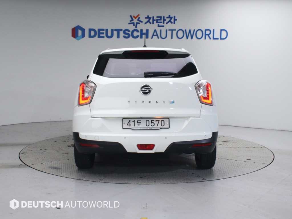 Ssangyong Tivoli - Vista 4