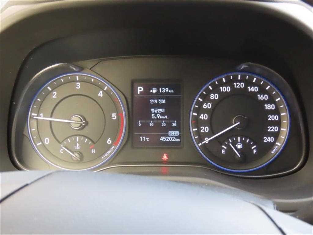 HYUNDAI Kona - Vista 5