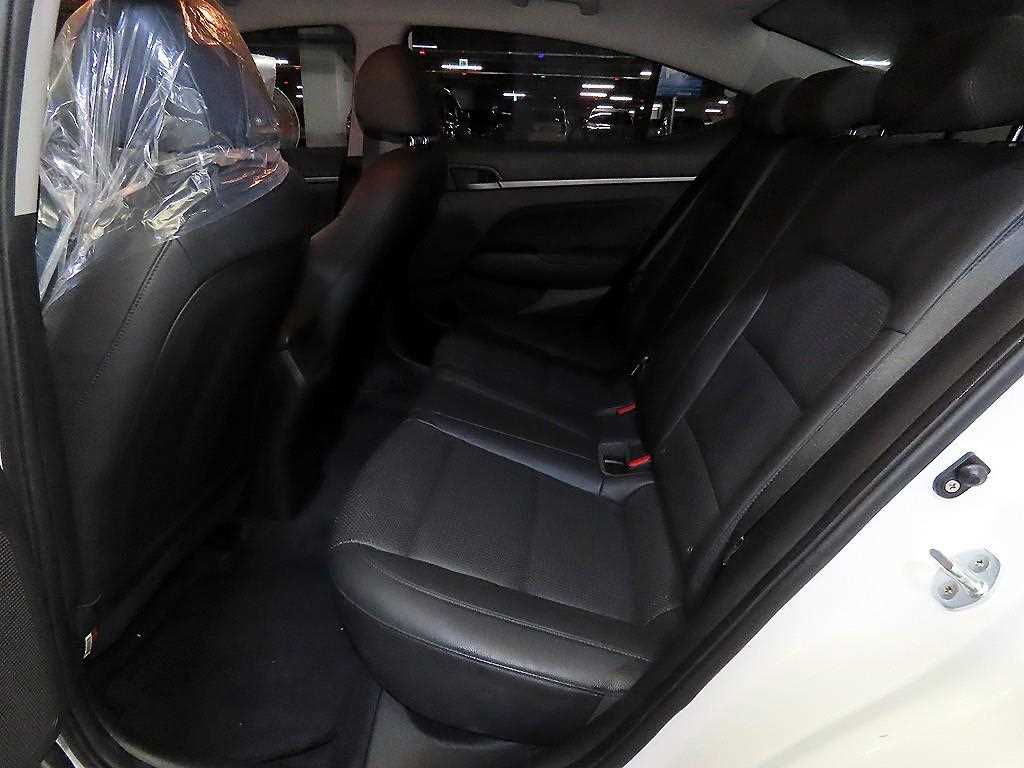 HYUNDAI Avante - Vista 7