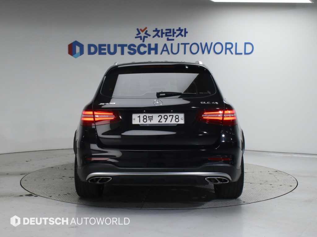 Mercedes Benz GLC Class - Vista 4