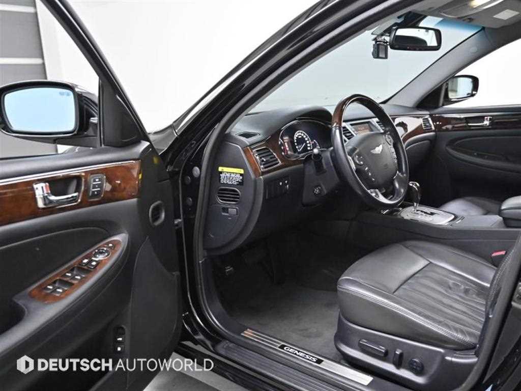 HYUNDAI Genesis - Vista 11