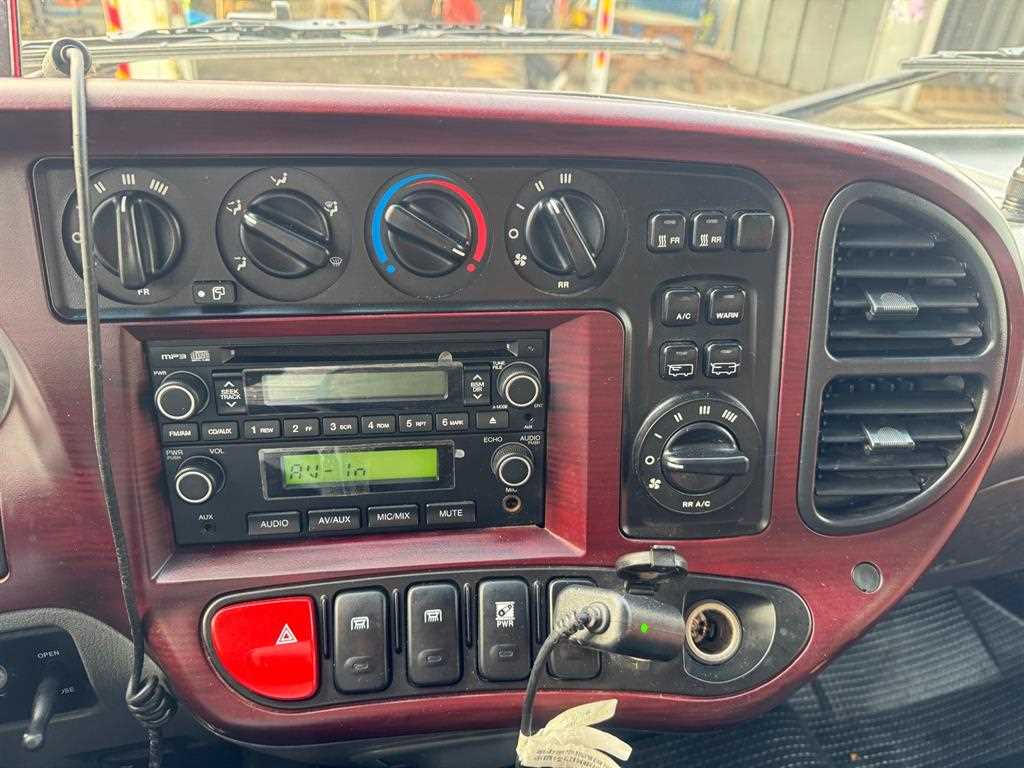 medium and large bus Hyundai bus - Vista 8