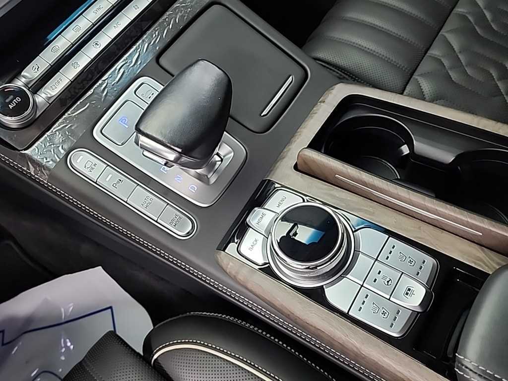 Genesis G90 - Vista 8