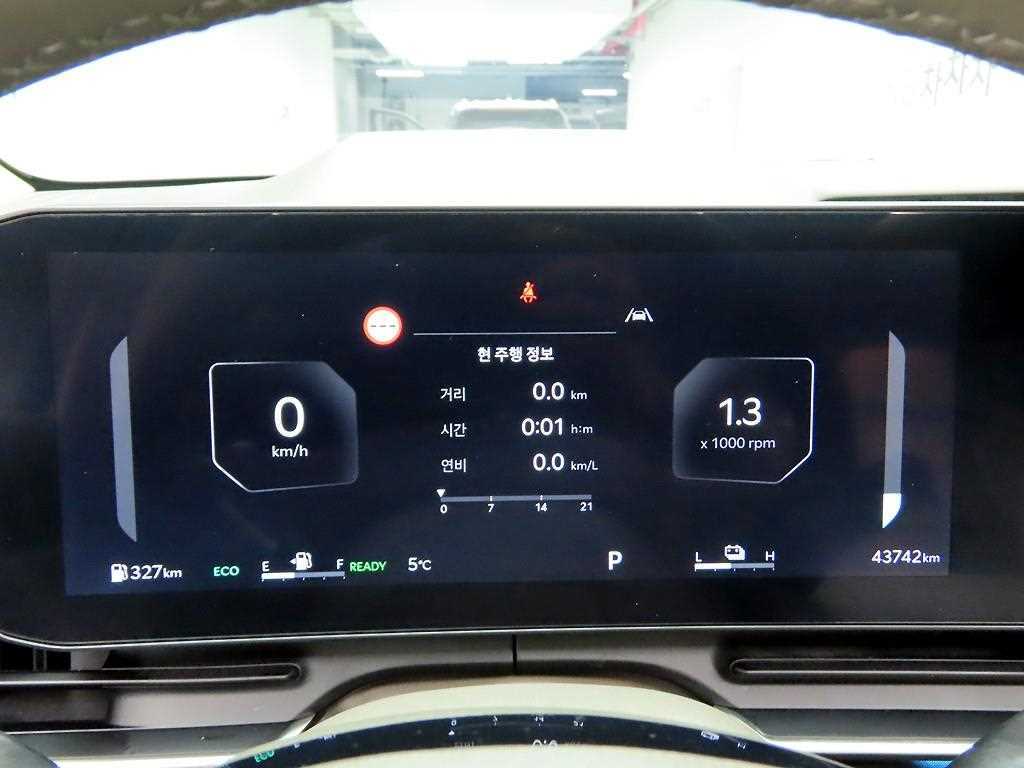 KIA Carnival - Vista 5