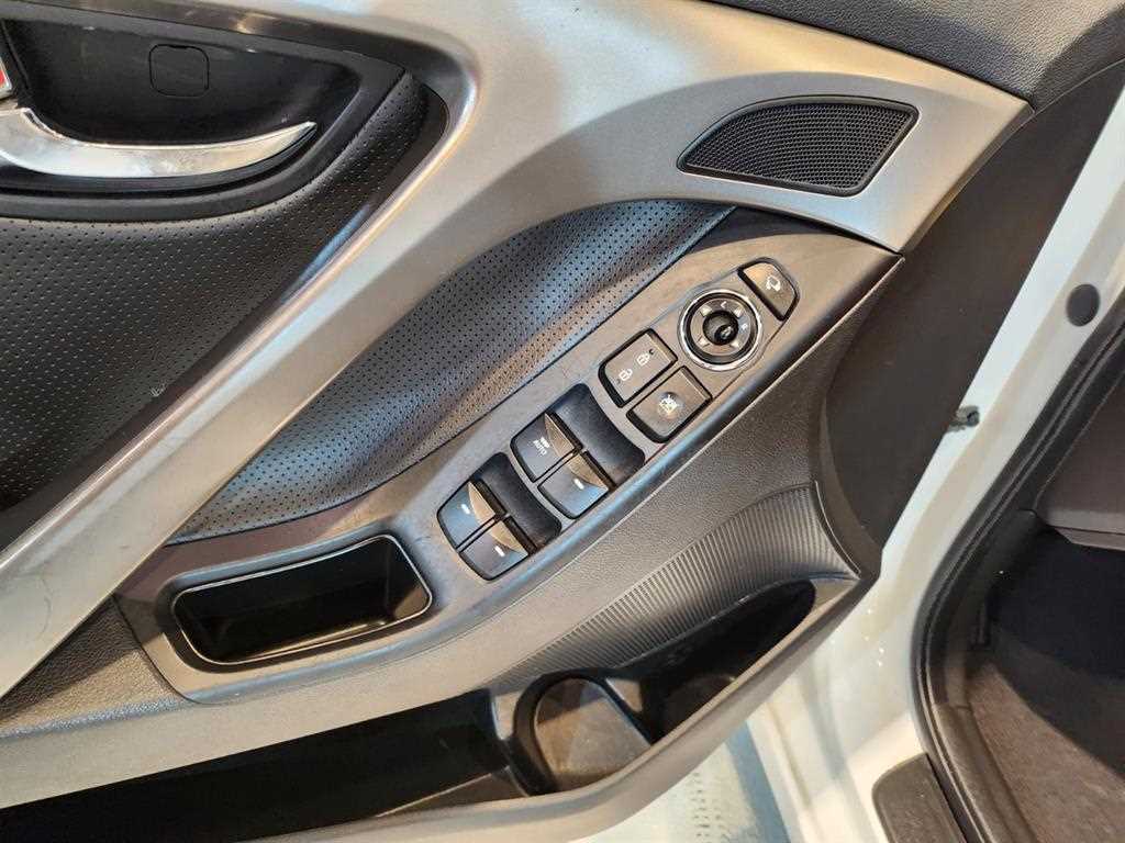 HYUNDAI Avante - Vista 4