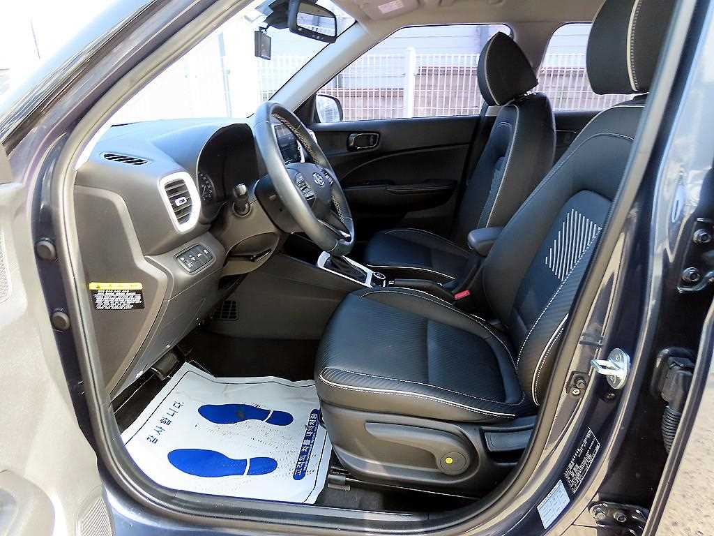 HYUNDAI Venue - Vista 5