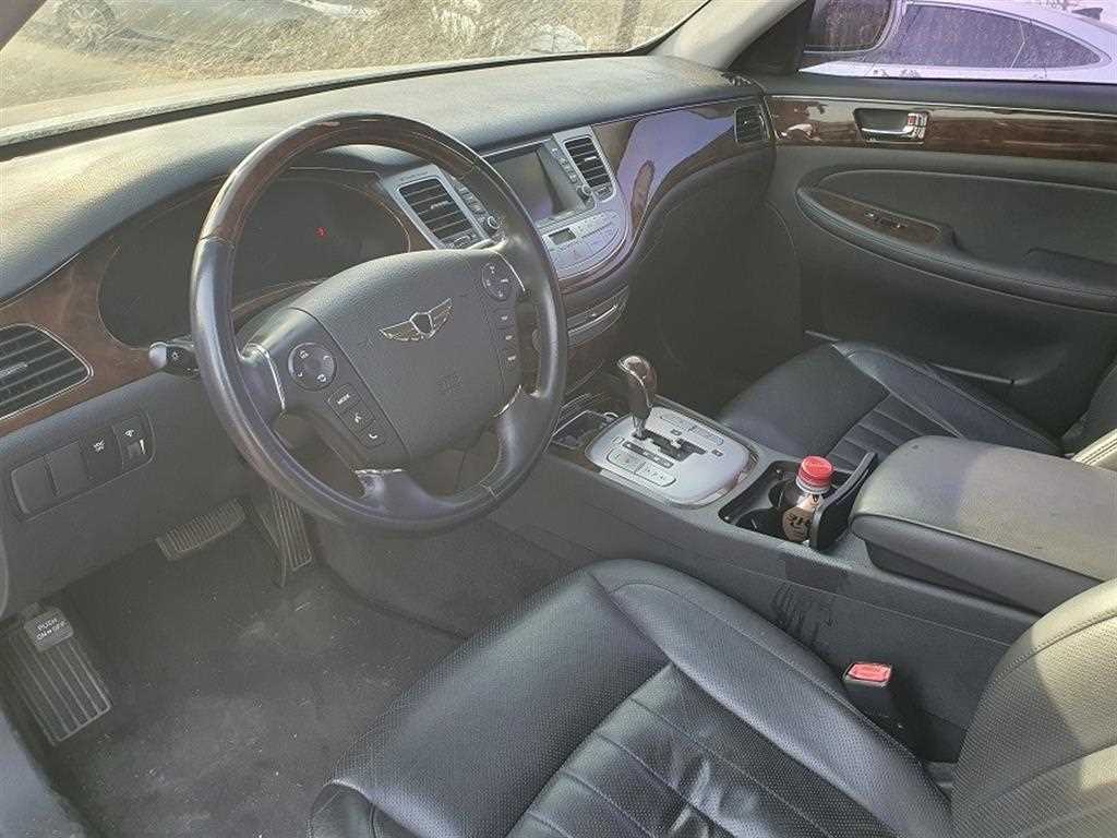 HYUNDAI Genesis - Vista 4
