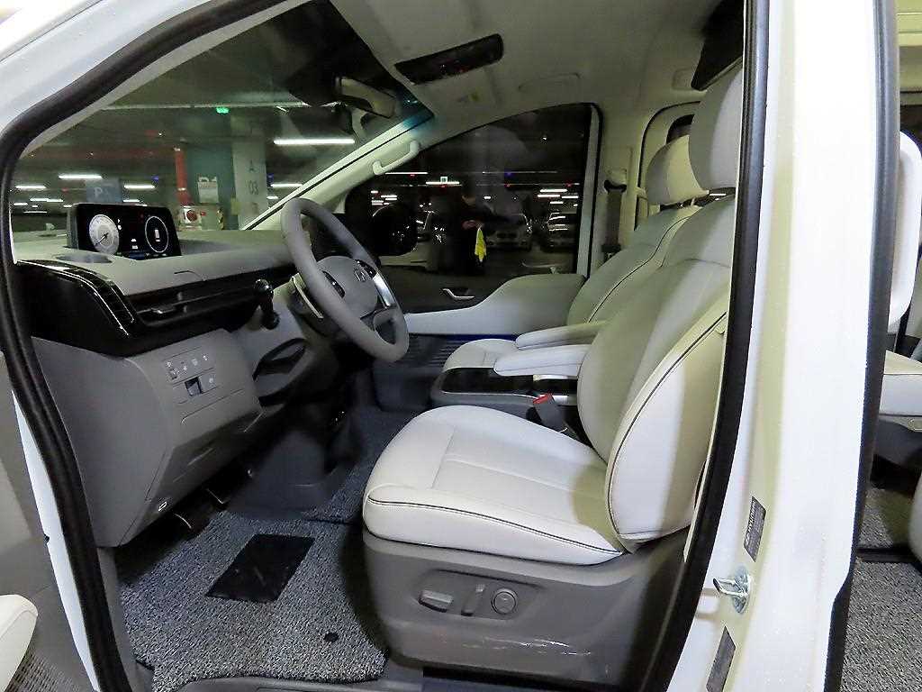 HYUNDAI Staria - Vista 6