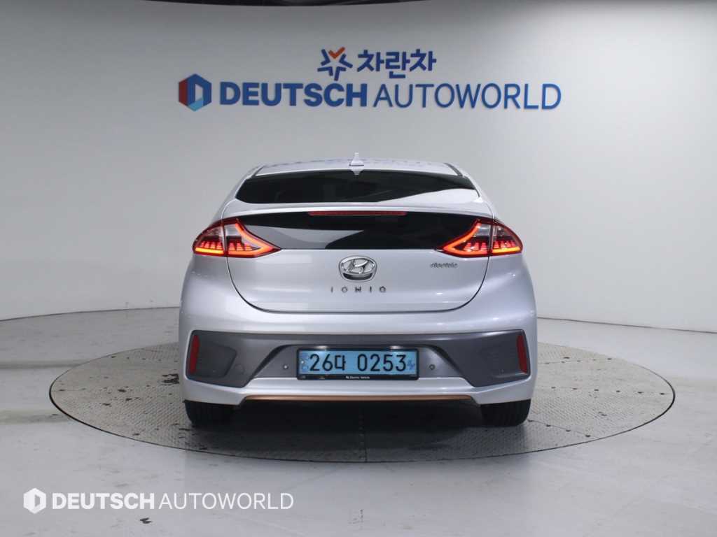 HYUNDAI Ioniq - Vista 4