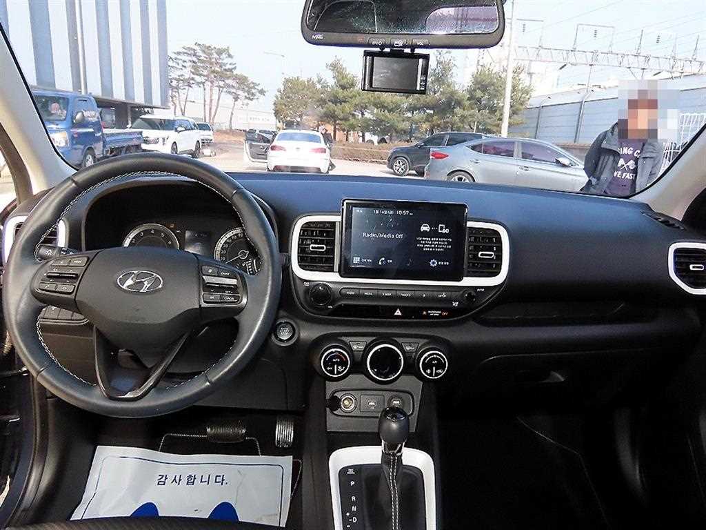 HYUNDAI Venue - Vista 7