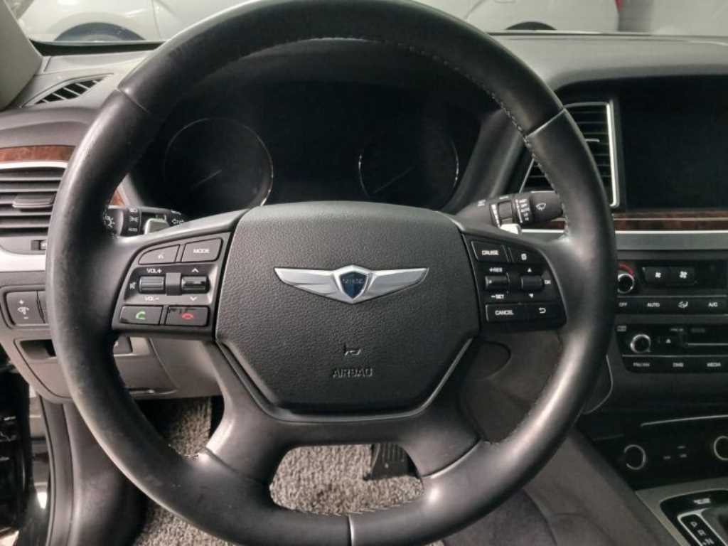 HYUNDAI Genesis - Vista 11