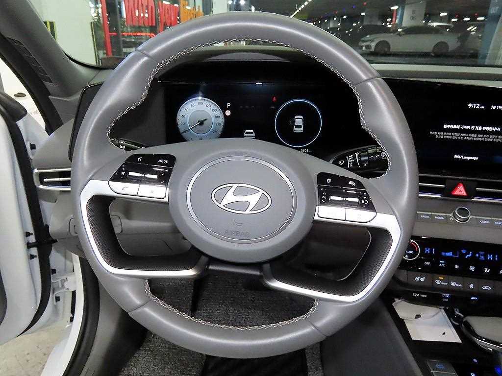 HYUNDAI Avante - Vista 8