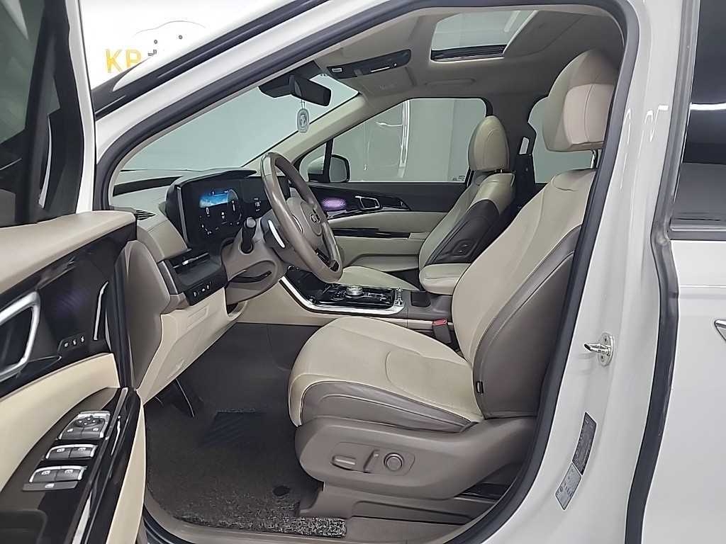 KIA Carnival - Vista 11