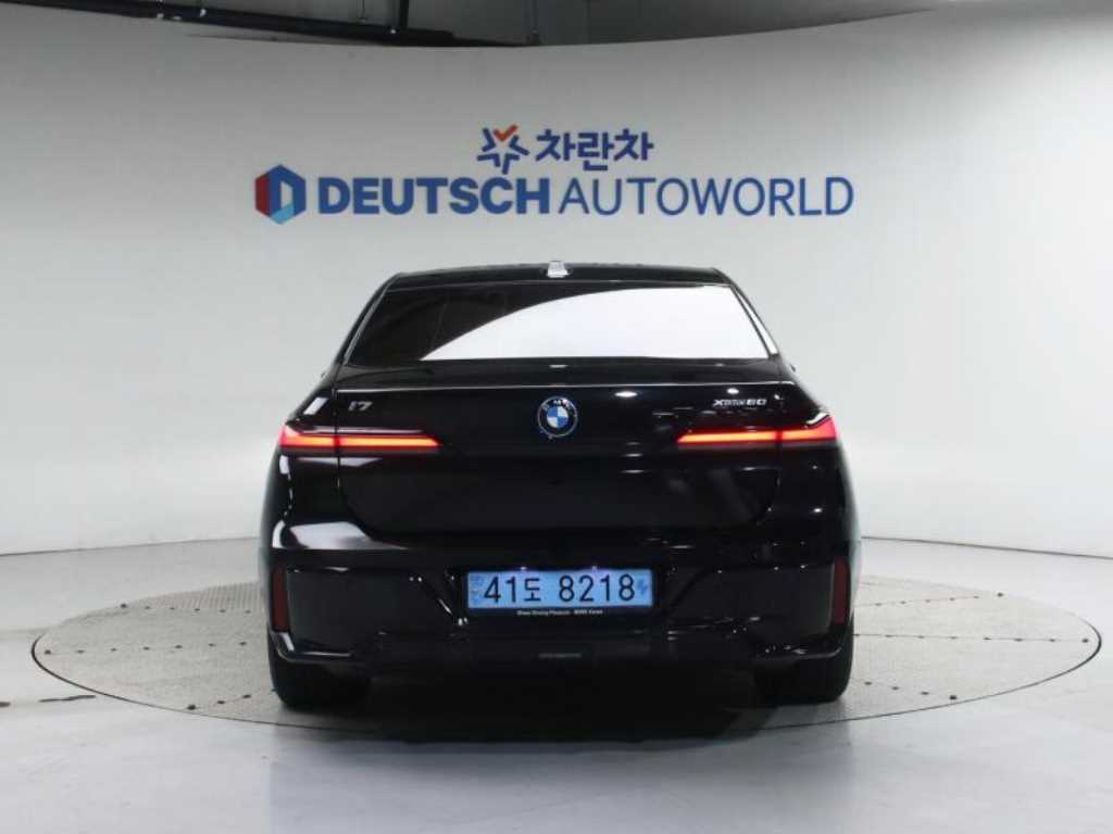 BMW i7 - Vista 4