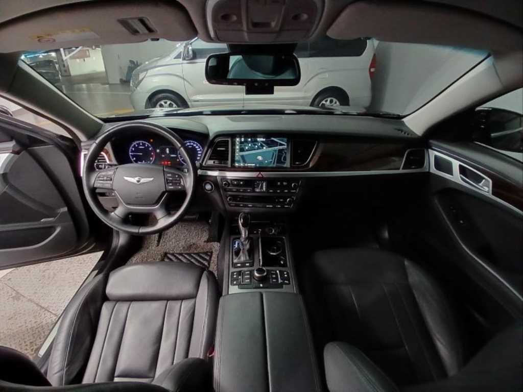 HYUNDAI Genesis - Vista 6