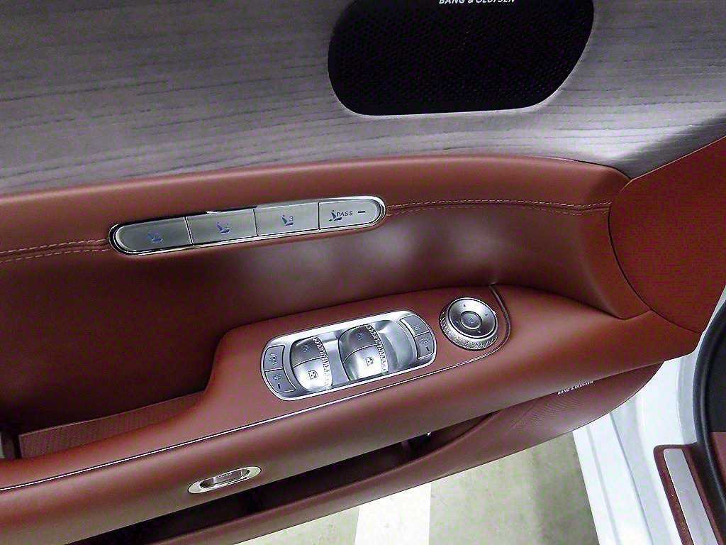 Genesis G90 - Vista 11