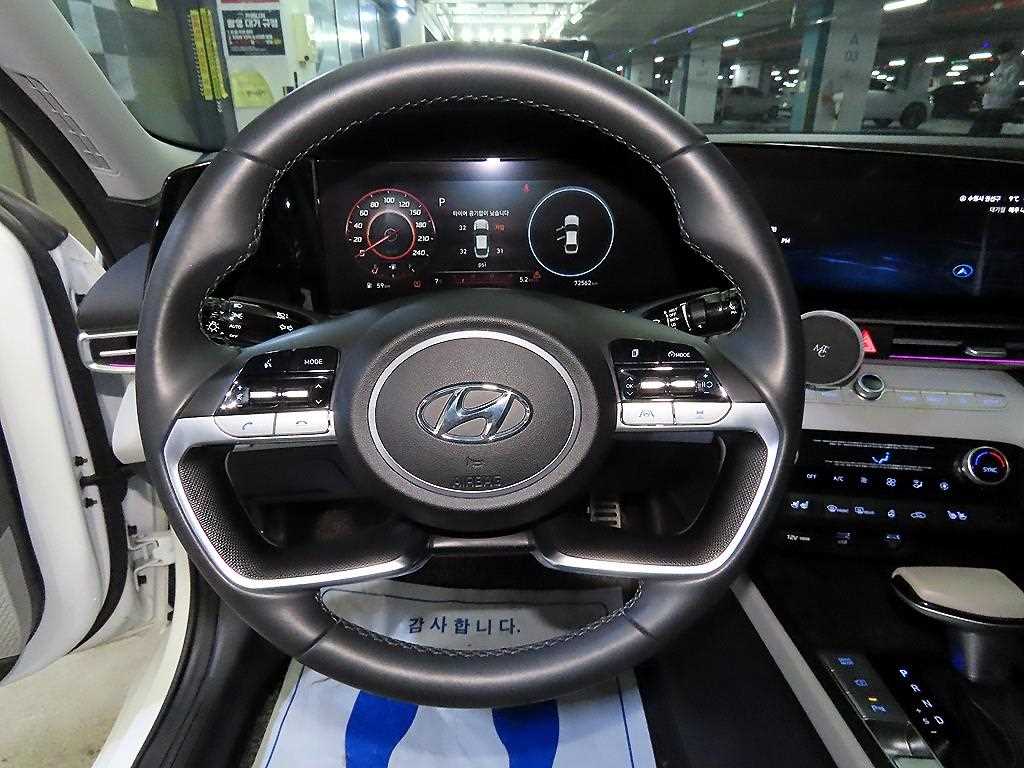 HYUNDAI Avante - Vista 8