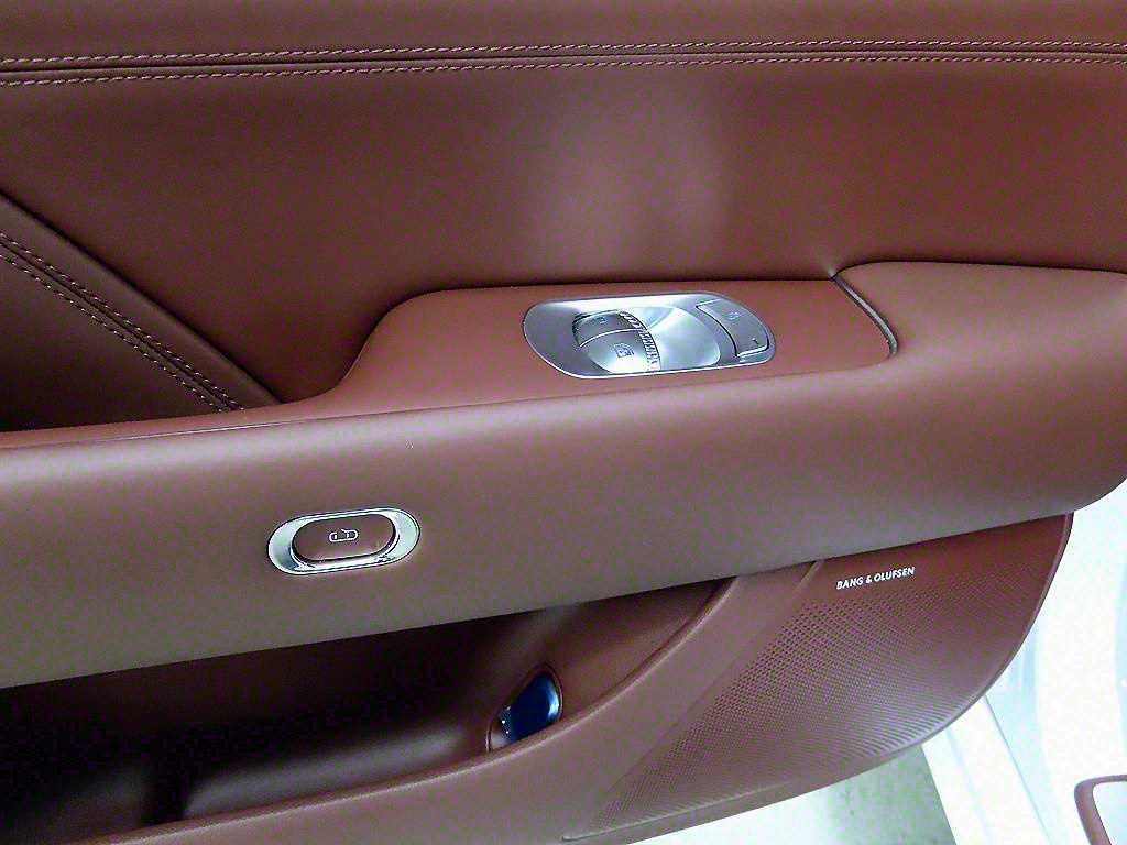 Genesis G90 - Vista 12