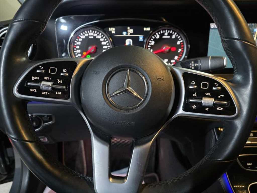 Mercedes Benz E class - Vista 12