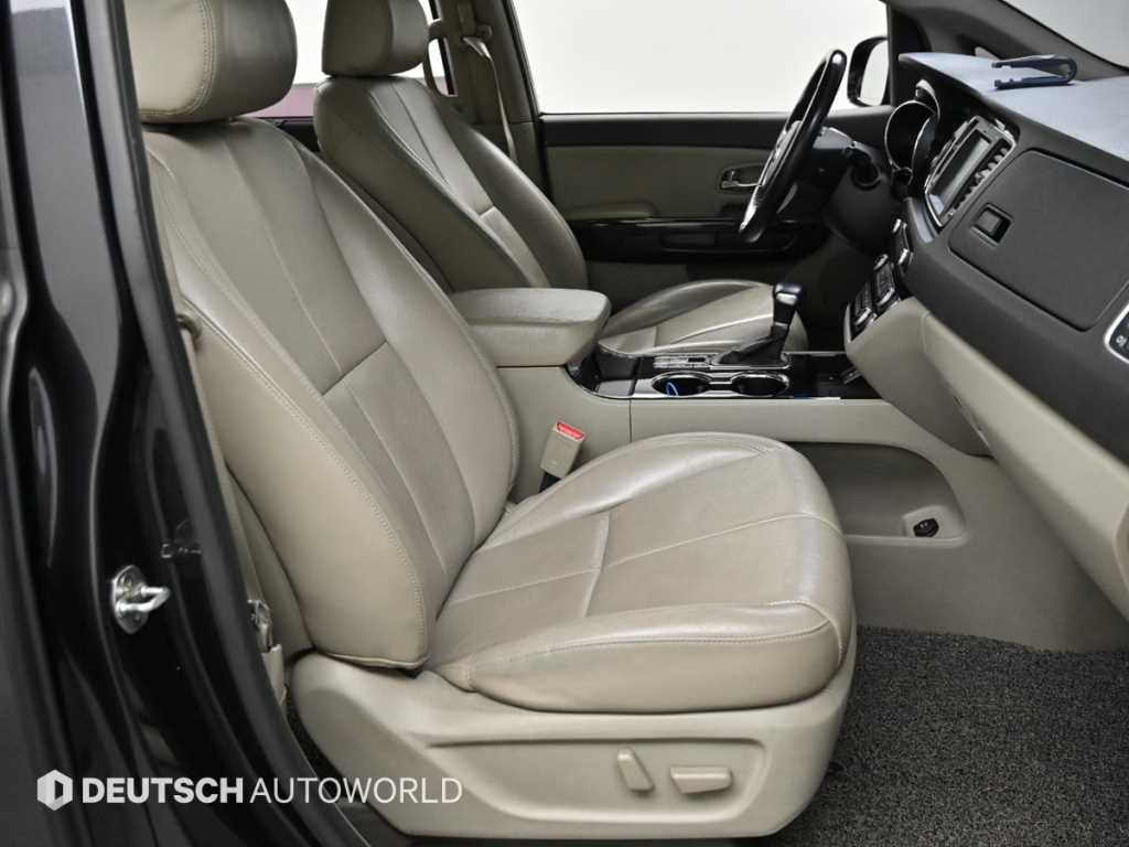 KIA Carnival - Vista 10