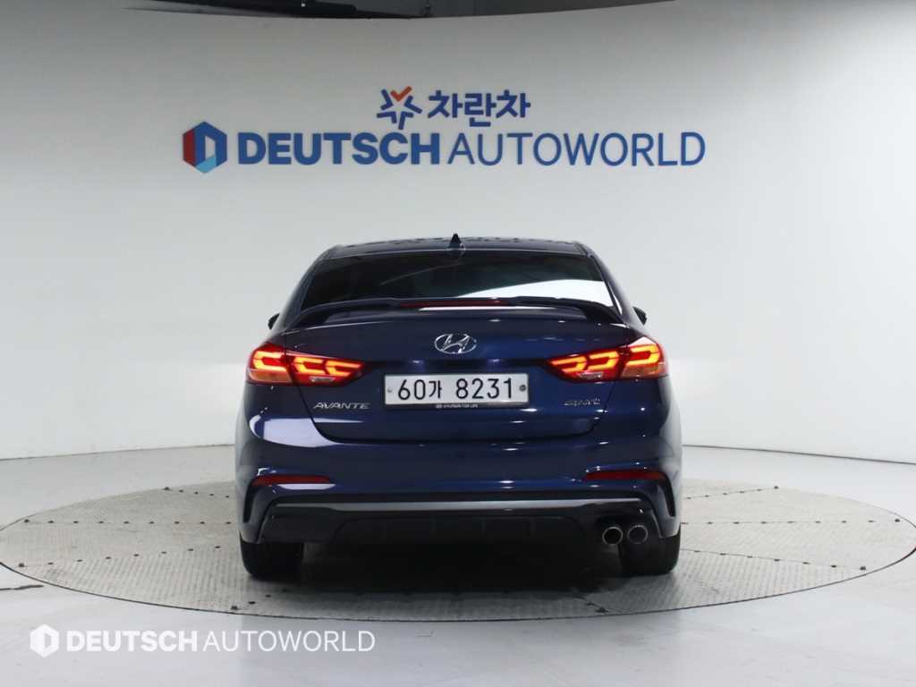 HYUNDAI Avante - Vista 4