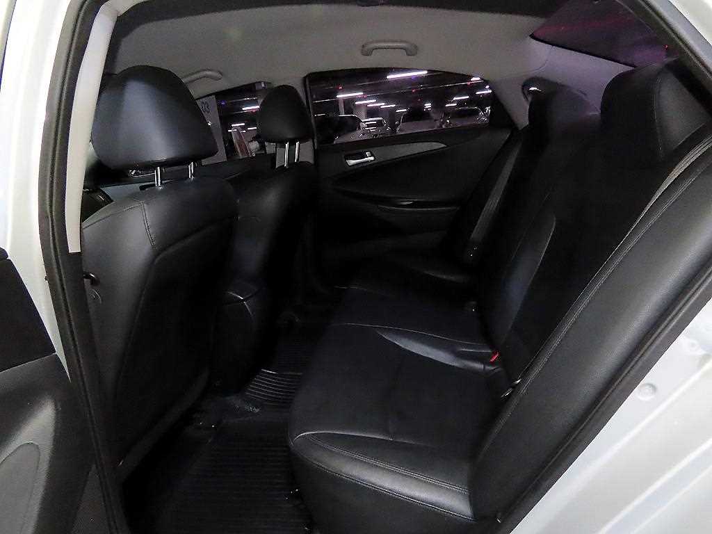 HYUNDAI Sonata - Vista 7