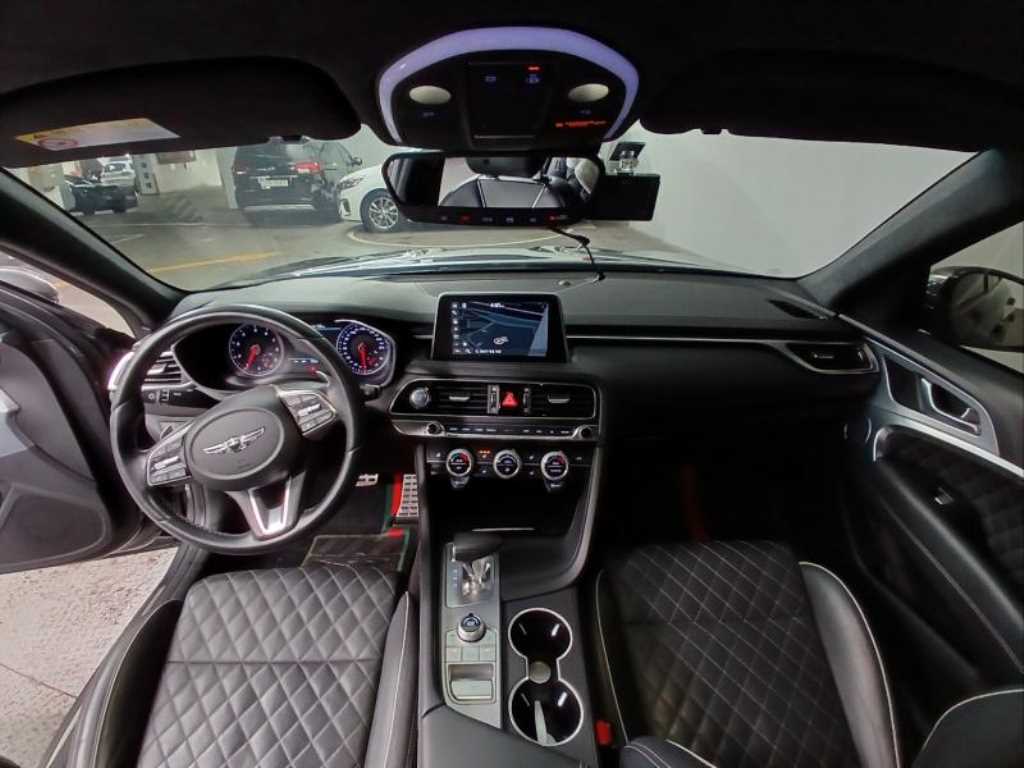 Genesis G70 - Vista 6