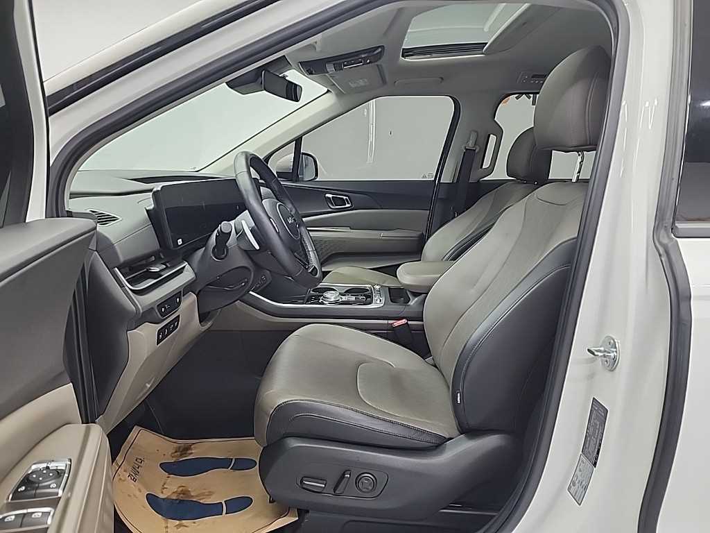 KIA Carnival - Vista 11