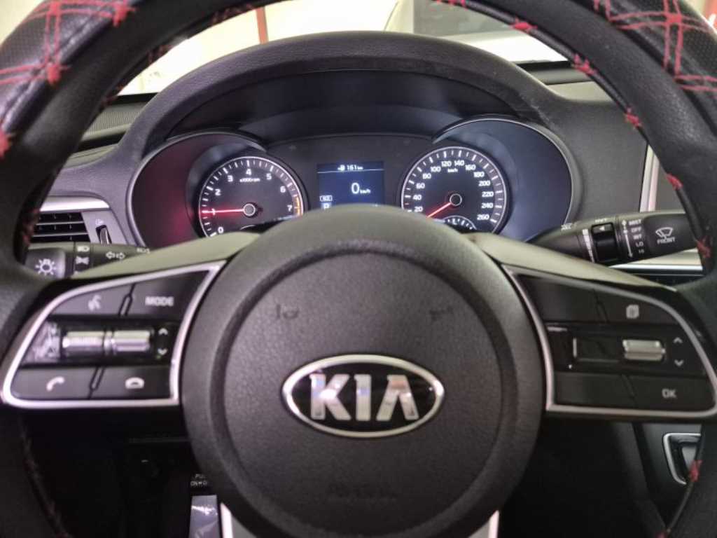 KIA K5 - Vista 8