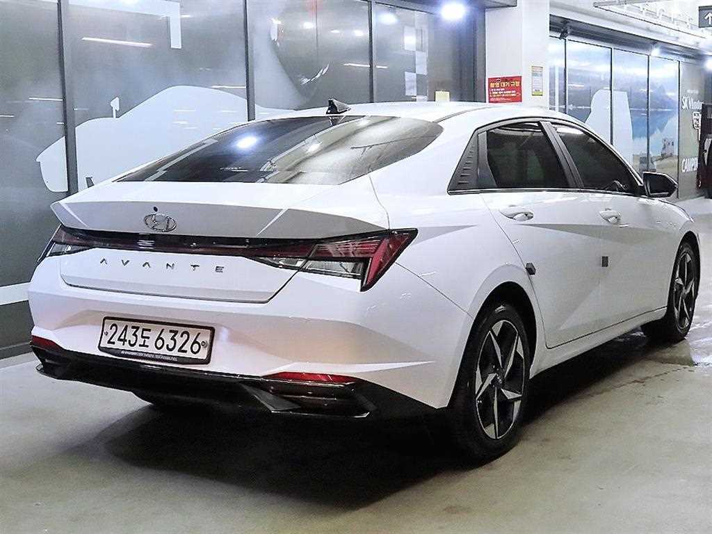 HYUNDAI Avante - Vista 4